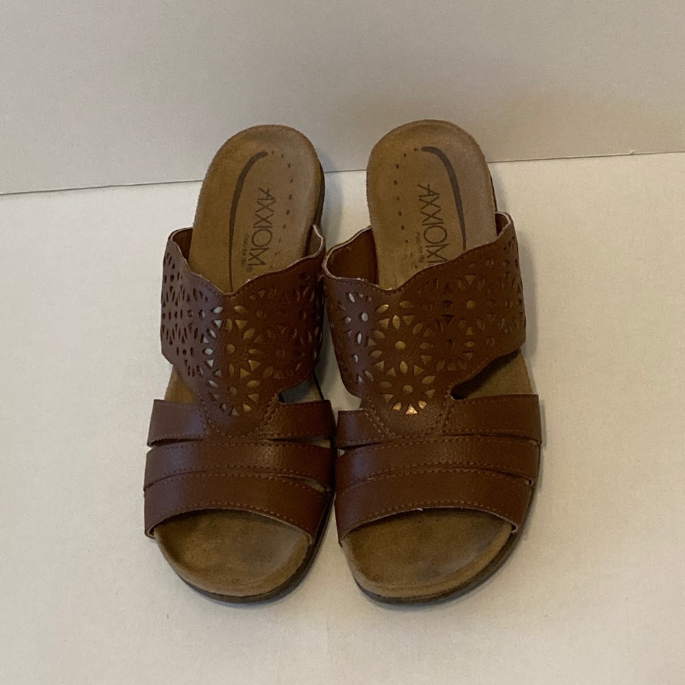 Axxiom women’s sandals